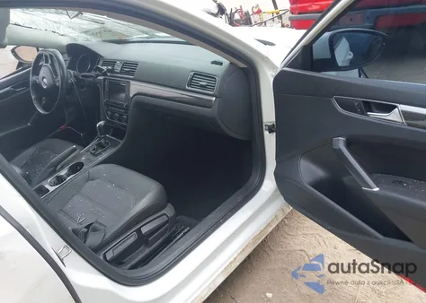 2018 Volkswagen Passat 2.0T Se z USA, uszkodzony, nr VIN 1VWBA7A31JC039300